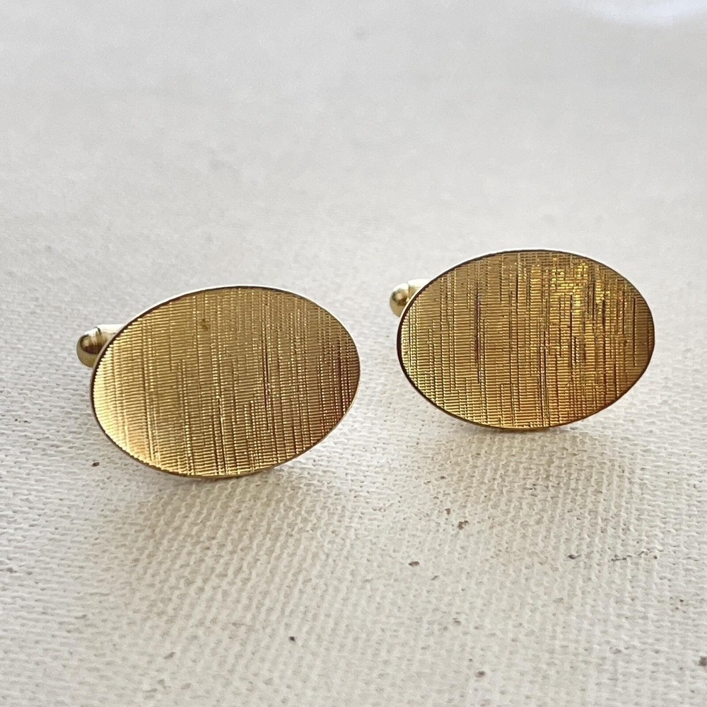 Vintage Anson Gold Tone Oval Textured 60s Mod Retro Mens Cufflinks Concave
